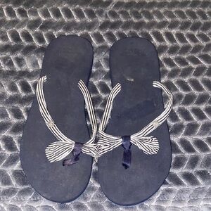 Abercrombie & Fitch, size 9, navy